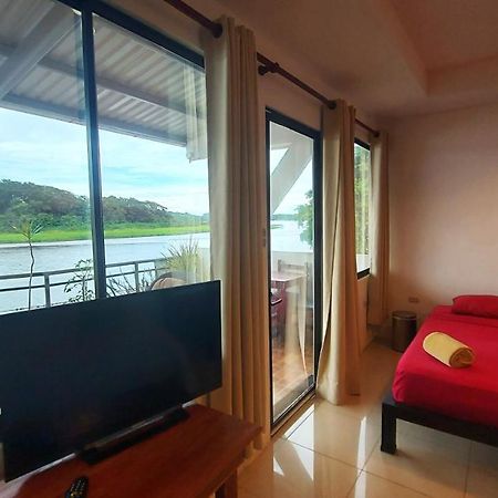 Tortuguero Adventures Guesthouse Bagian luar foto