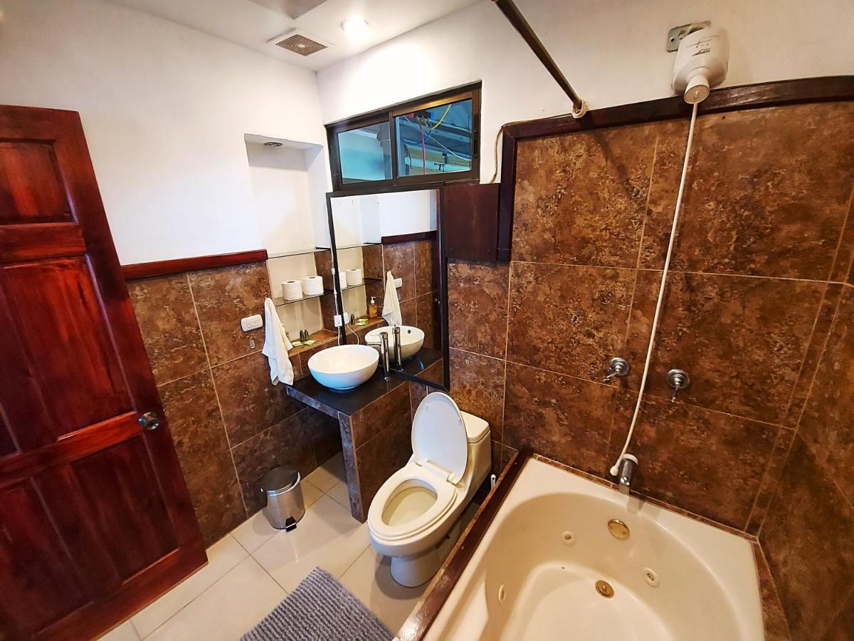 Tortuguero Adventures Guesthouse Bagian luar foto