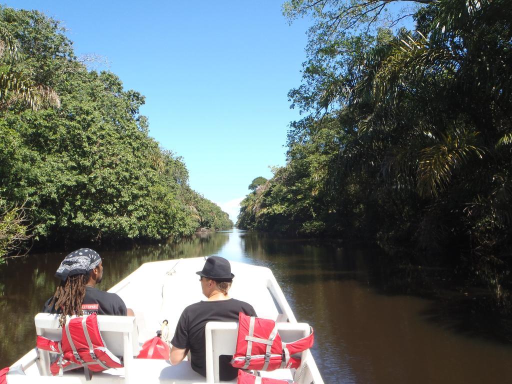 Tortuguero Adventures Guesthouse Bagian luar foto