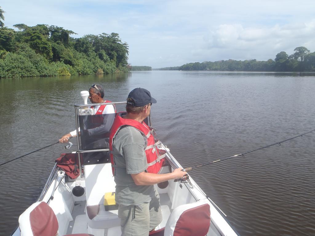 Tortuguero Adventures Guesthouse Bagian luar foto