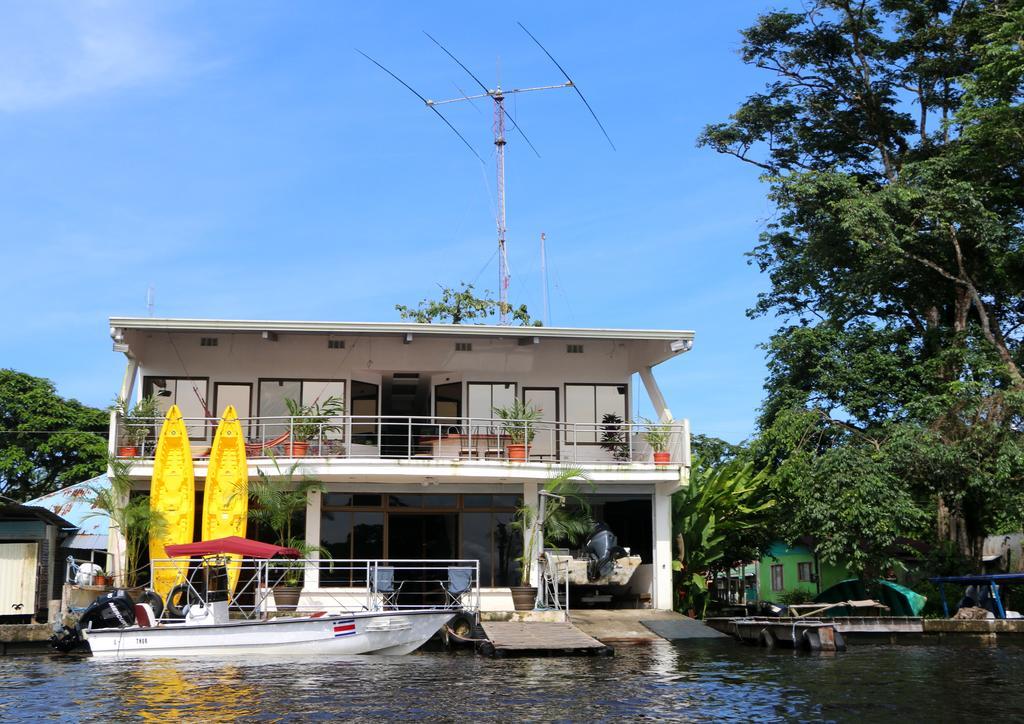Tortuguero Adventures Guesthouse Bagian luar foto